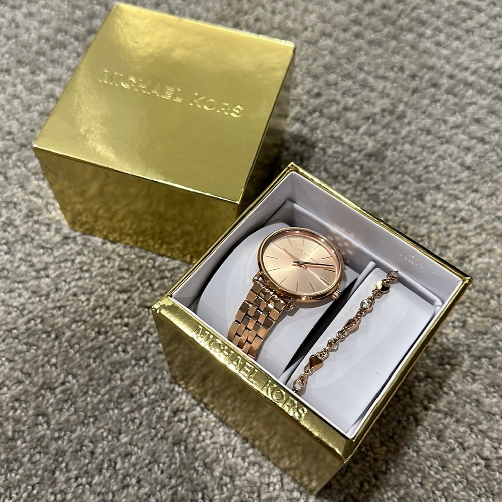 Michael Kors Rose Gold Watch and Bracelet *BRAND NEW*